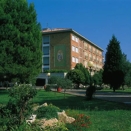 Centro Vacanze Cavallino Opera Nascimbeni 3*